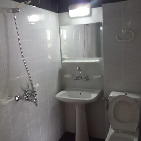 City Hotel *