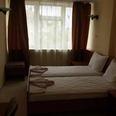 Hotel City *