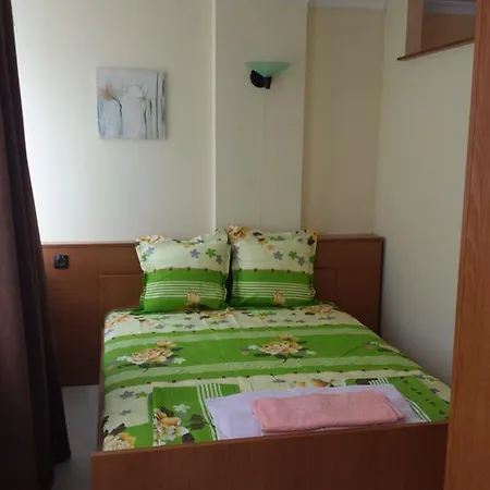 City Hotel *